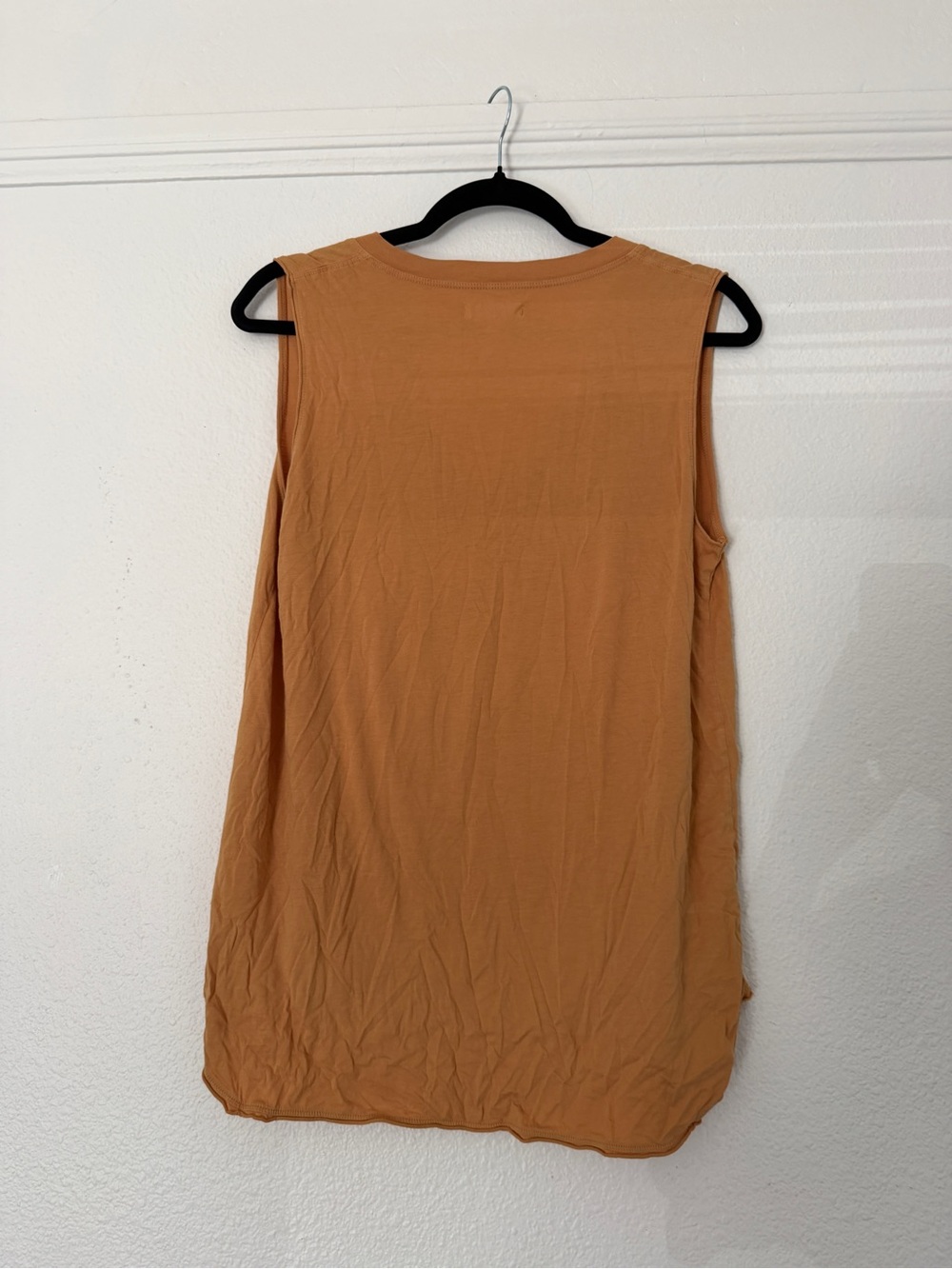 Madewell V-Neck Easy Going Distressed Muscle Tee in Mustard gold soft - Picture 4 of 4